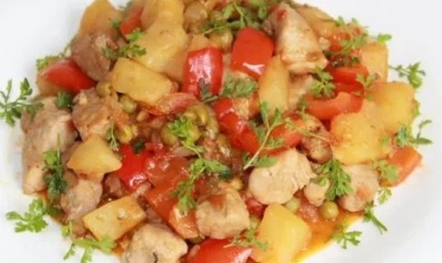 Необычное сочетание: мясо с ананасами в кисло-сладком соусе