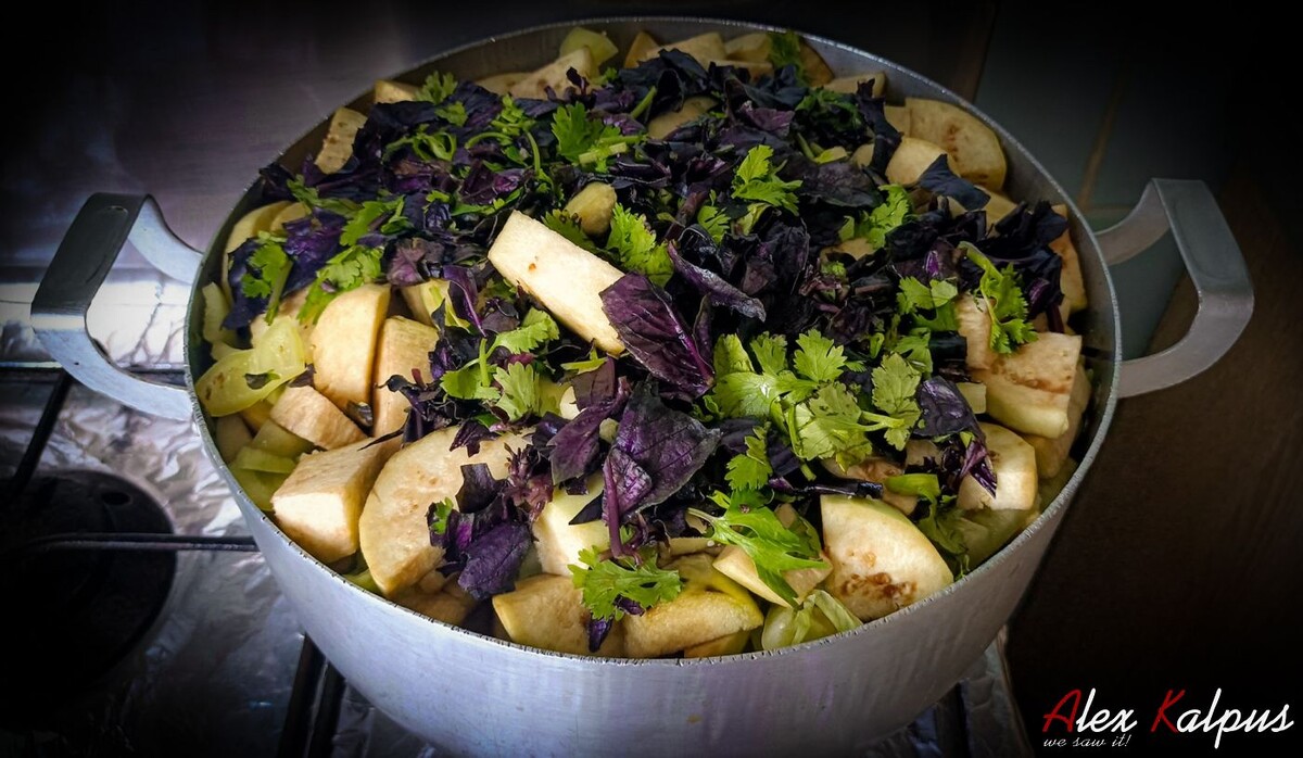 Аджапсандали: как приготовить оригинальный грузинский шедевр без картофеля