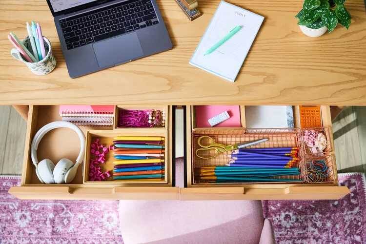 Как поддерживать порядок на письменном столе к началу учебного года