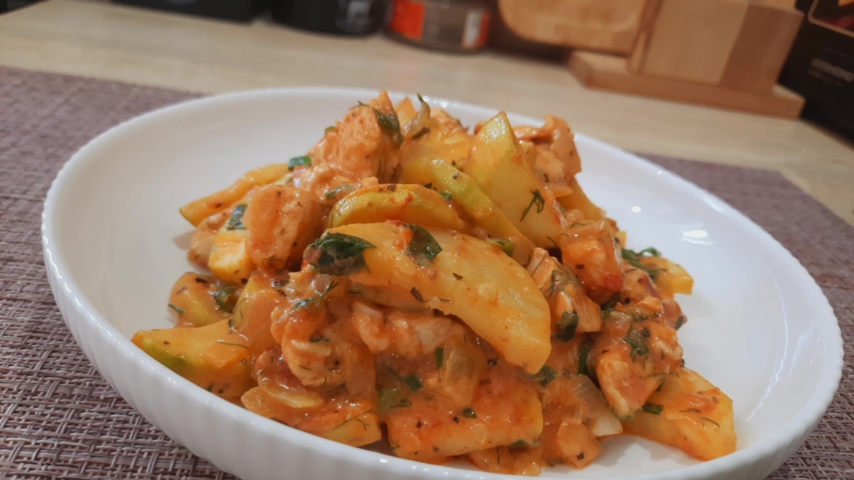 Нежные кабачки с курицей: быстро, просто и вкусно