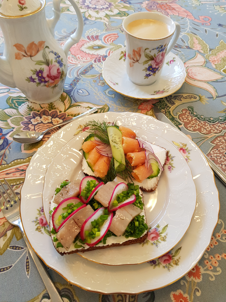 Погружаемся в Гастрономию Дании: Вкусный Смёрребрёд на Завтрак