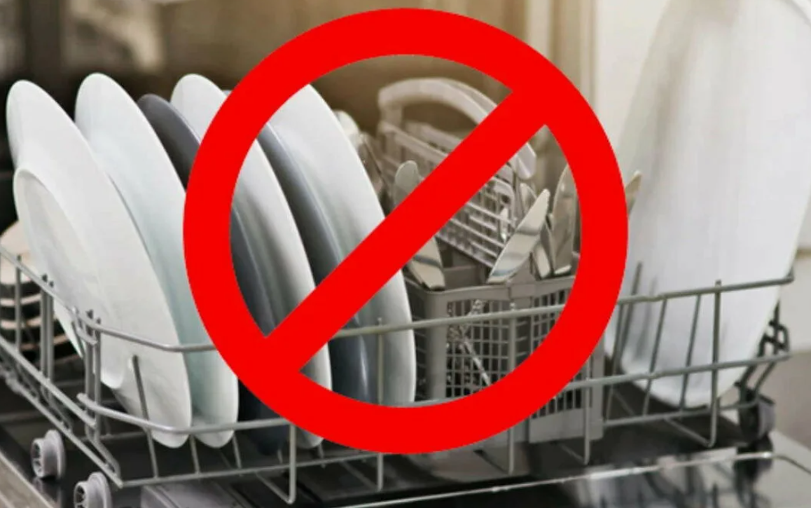 Что стоит держать вдали от посудомойки: полезные советы для хозяек