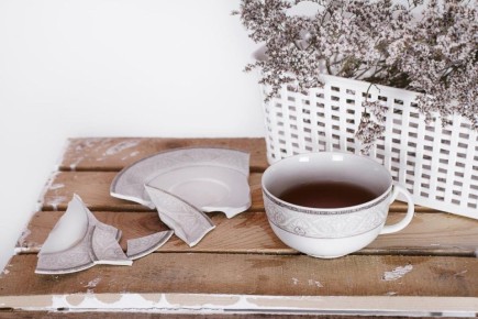 Почему стоит отказаться от использования сколотой посуды