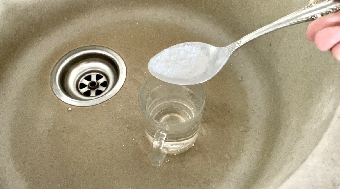 Как справиться с засором в раковине: простые методы и советы