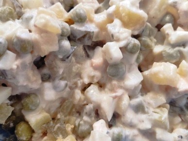 Полезный оливье: как сделать традиционный салат более здоровым и вкусным