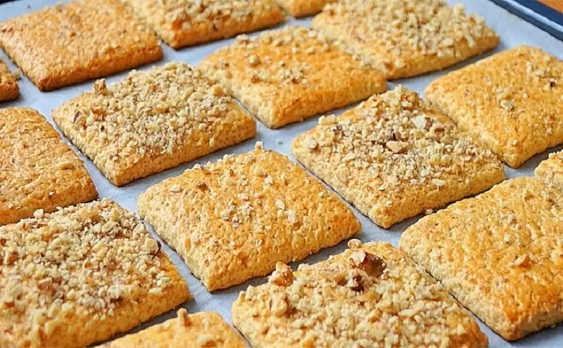 Идеальный десерт за 15 минут: как быстро испечь медовое печенье