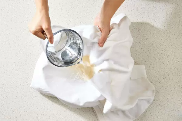 Как уксус стал незаменимым средством в борьбе с кофеиновыми пятнами