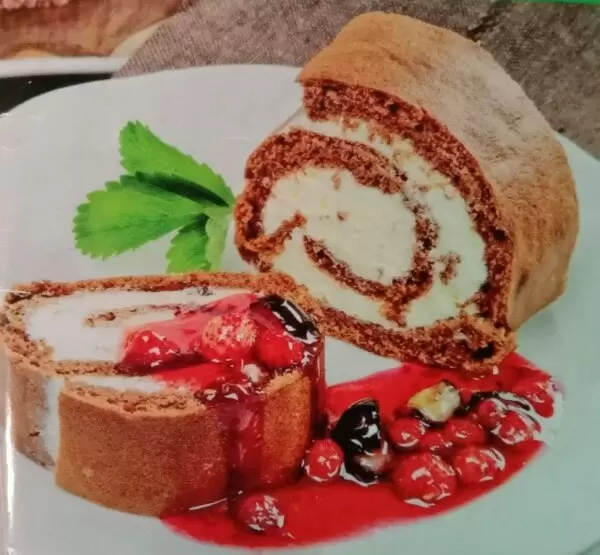 Вкусный шоколадный рулет с творожным кремом: простой рецепт для уютного чаепития