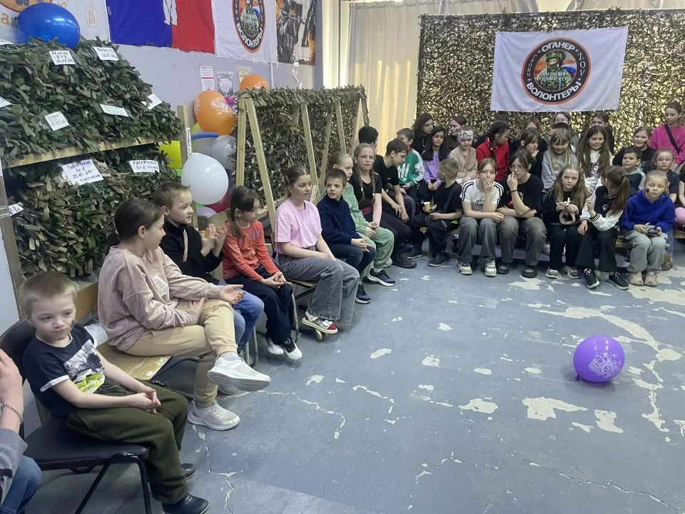 Волонтеры Норильска изготовили маскировочные сети, костюмы и нашлемники для военнослужащих-земляков Волонтеры Норильска изготовили маскировочные сети, костюмы и нашлемники для военнослужащих-земляков