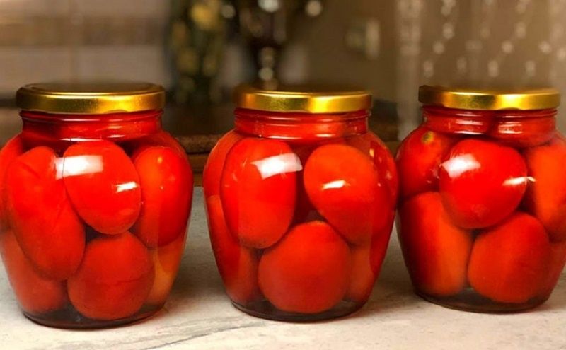 Летний вкус на зиму: как легко замариновать помидоры без стерилизации