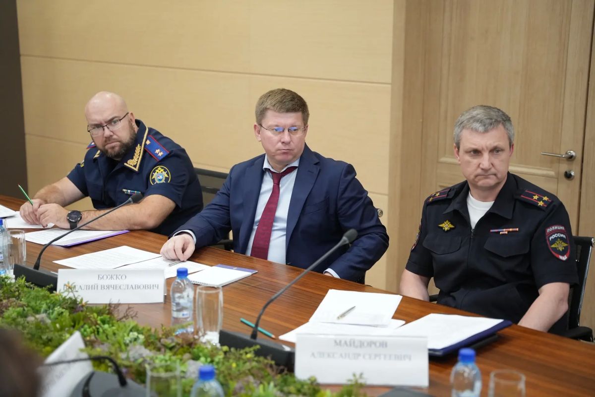 «Добавить огня себе и подчиненным»: прокурор края призвал усилить контроль за нацпроектами на 48,5 млрд рублей «Добавить огня себе и подчиненным»: прокурор края призвал усилить контроль за нацпроектами на 48,5 млрд рублей
