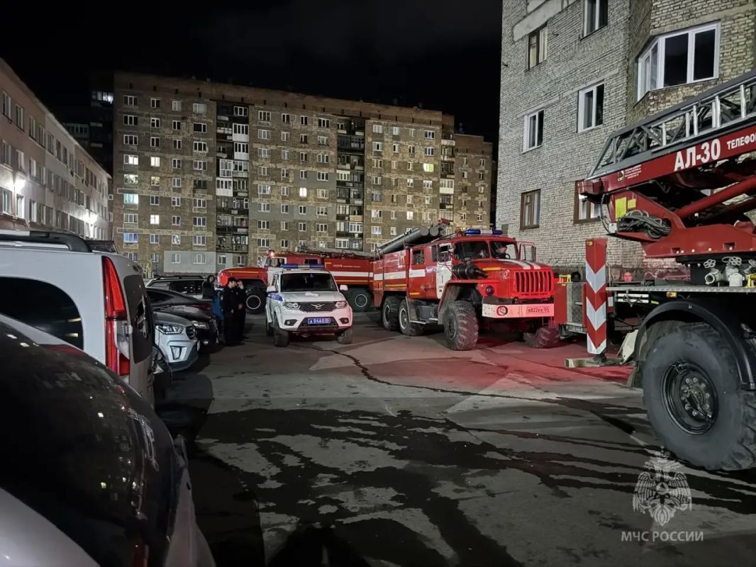 В Норильске на пожаре спасли 8 человек В Норильске на пожаре спасли 8 человек