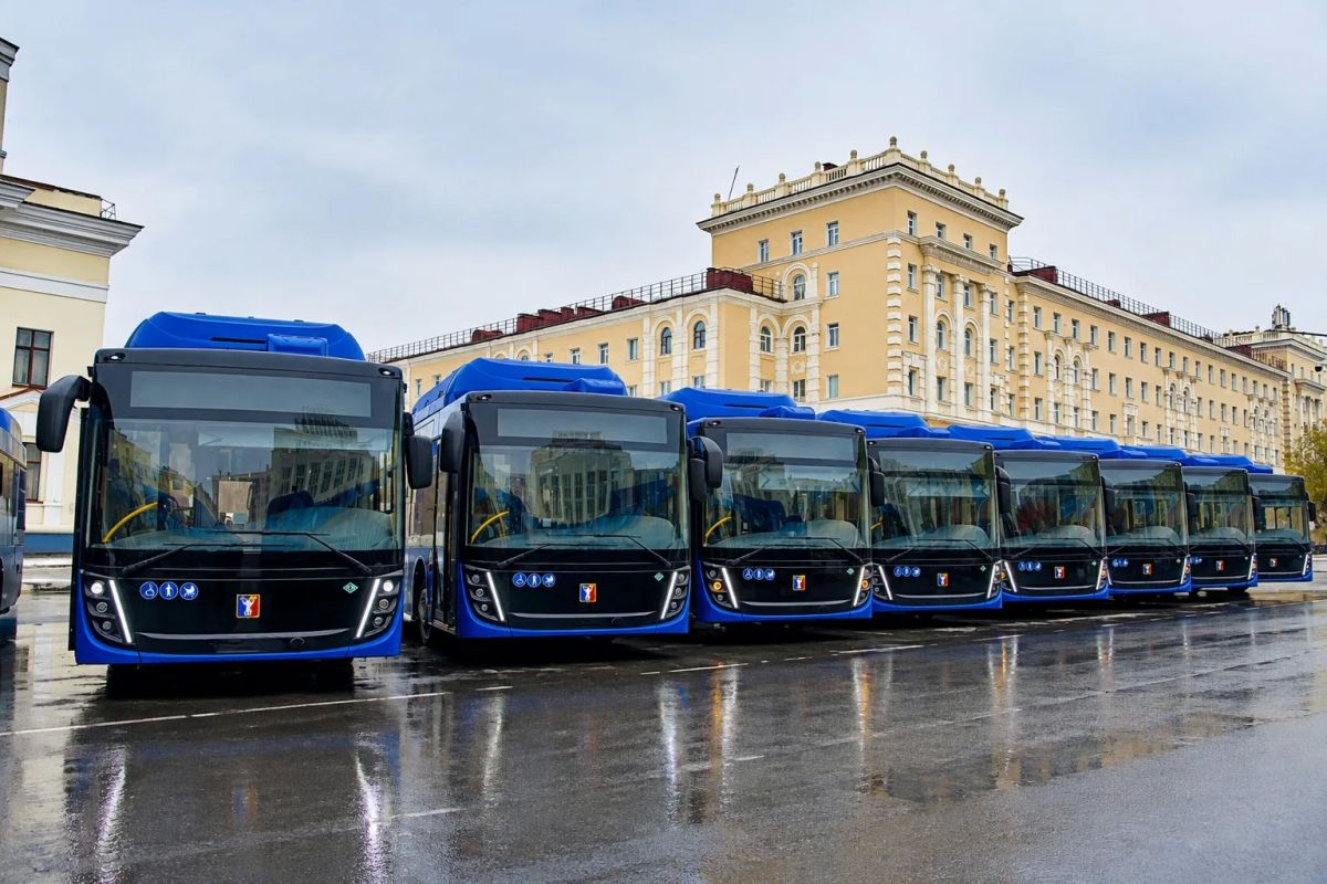 В Красноярске на городские маршруты вышли 23 новых газомоторных автобуса ЛиАЗ В Красноярске на городские маршруты вышли 23 новых газомоторных автобуса ЛиАЗ