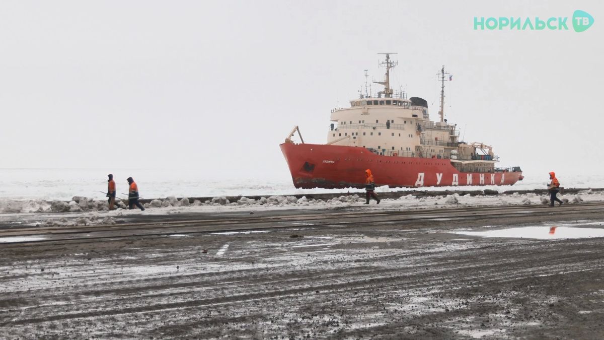 В Дудинском морском порту завершилась летняя навигация